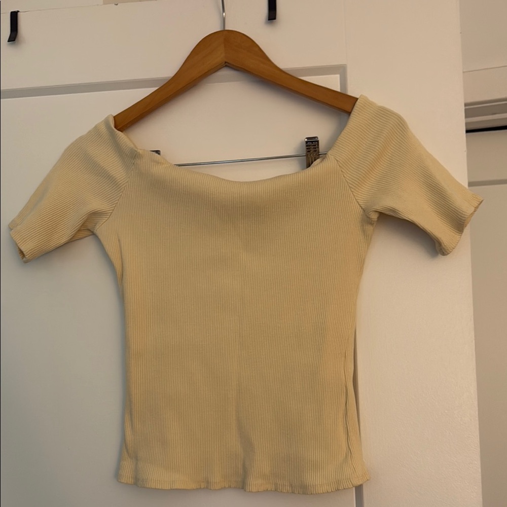 H&M butter yellow Fitted Ribbed off the shoulder top NWOT